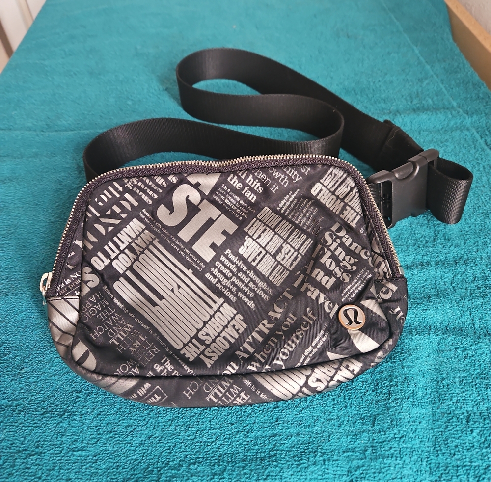 Lululemon Athletica Everywhere Belt Bag 1L (Manifesto Print) Limited Edition